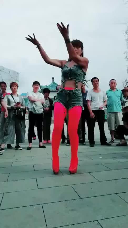 小金花吃瓜,一场甜蜜的夏日盛宴